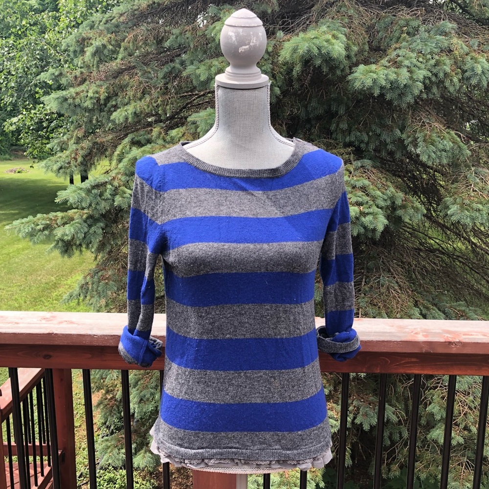 Gap sweater